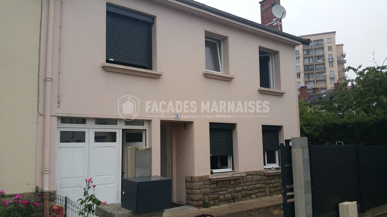 Artisan peintre en bâtiment d'une maison à Gueux, 51390, Marne
